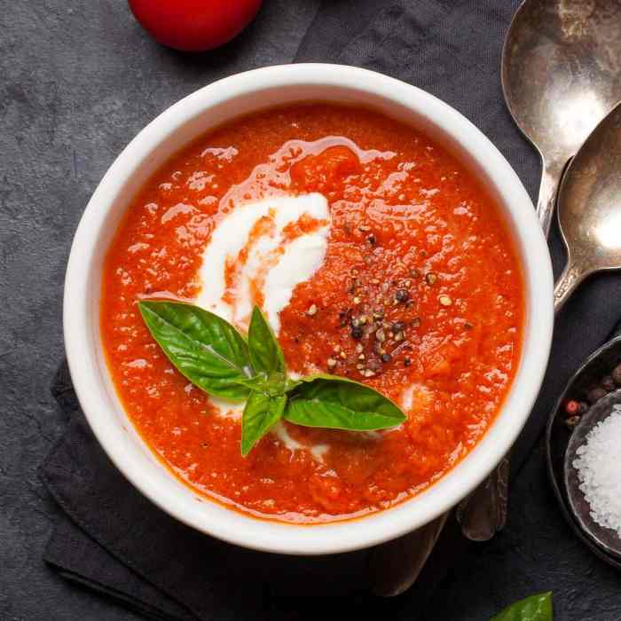 Tomato and basil soup recipe with fresh tomatoes